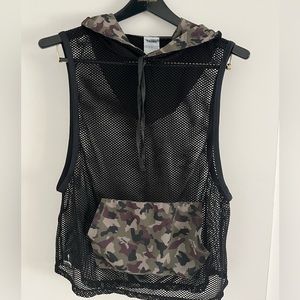 Sleeveless mesh material size Large (front pouch)with a hoodie